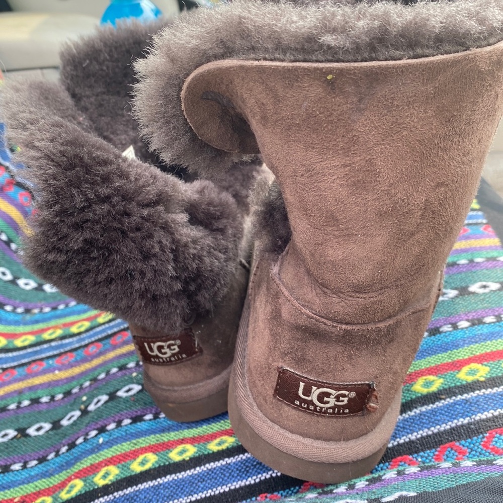 Ugh brown boots size 5. Fairly used